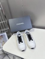 CHANEL香奈儿25p最新款运动鞋 最近真的火出圈啦 一上脚就被惊艳到了 舒适度简直绝了 非常秀气 美貌与舒适并存 还特别百搭 穿上轻松暴走一两万步没压力 脚