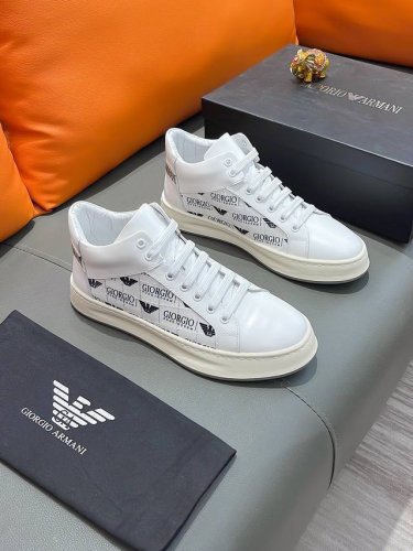 商品名称：Armani 阿玛尼 正规码数: 38-44 高帮鞋 商品材料：精选 牛皮鞋面，柔软羊皮垫脚；原厂特供大底。