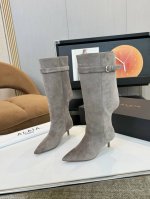 品 牌：Alaia New Arrival～ 阿莱亚 秋冬新款及裸靴 Alaia限定款这是一款需要实力才能驾驭得了的靴子，超级奢华无比～穿上这双靴子走在大街上你