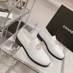 出厂 Chanel香奈儿22K秋冬最新 vintage复古双C扣链条小金球乐福鞋 梦回校园系列，岁末明星同款，上脚秀气，脚感无敌好穿，小圆头大气简约，鞋面拼皮设