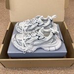 顶级版本balenciaga巴黎世家3Xl Sneaker系列 米布 情侣款老爹鞋原*购入开发 Balenciaga 3Xl Sneaker 整体鞋型汲取了ba