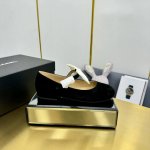 代购级别 CH香奶奶24A高级手工坊系列金币玛丽珍鞋芭蕾舞鞋金币复古 vintage设计～，干练又慵懒随性 妥妥的甜酷风！金属徽章元素显得十分精致，真的是被每一