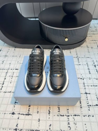 Prada 2024秋季新款金标厚底休闲鞋 鞋面：定制进口小羊皮 内里：进口羊皮 大底：原版开模tpu橡胶大底 码数：35 41 40.41定做不退不换