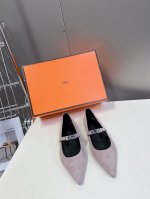 Hermes爱马仕春夏最新kelly扣时装鞋 柜柜超难配货 经典的尖头版型 搭配极具辨识度的马家五金扣 上脚超级百搭好看时髦 超多明星网红种草 春夏必备 随意舒