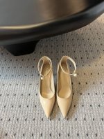 顶级版本 Dior 迪奥 25 春夏走秀尖头单鞋CD明星同款时尚尖头珍珠字母logo五金扣高跟单鞋 市面顶级高端版本材质:原版定制进口牛漆皮鞋面+水染羊皮内里垫