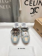 高版本出厂 420 Miumiu 缪缪G027Miu Miu X New Balance联名款运动鞋 2025早春发售前先近赏同样是在十月的巴黎时装周，又被眼尖