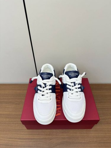华伦天奴 24Ss情侣款 厚底鞋运动系列 Valentino 2024新款情侣运动鞋 火爆发售. 原版zp入购拆解. 反复打版调改. 力要一比一还原！顶级奢华力