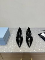 平底 Prada 普拉达 25Ss早春新款 绝美尖头跟鞋 时尚界久违的极简之美 经典时尚配色 毫不费力的优雅风来袭 时髦 精致 绝美 包头尖头 开边珠外穿时尚气