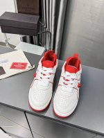 valentino专柜同步弹力袜子新款 最高端出厂价 : 专柜最新情侣款，休闲运动鞋 ， 1:1原版开发，全采用原版一致材质的材料，油边工艺。 独家采用专柜一致
