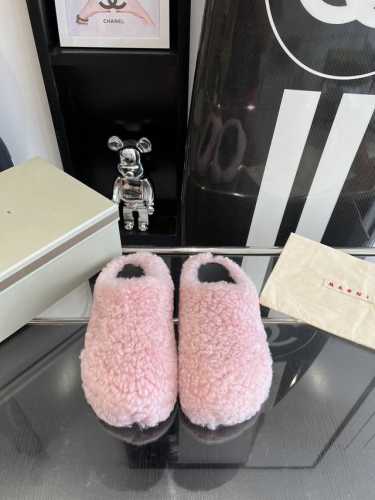 Marni 玛尼 情侣款羊毛拖 羊羔毛圆头半托鞋具有北欧风情简约百搭，真的很炸！尤其适合现在混搭的季节，搭上一双别致的小长袜，上脚非常好看 码数：35-44