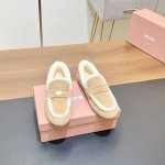 升级正确版本 Miumiu缪缪毛毛金币乐福鞋、2024秋冬新款毛鞋保暖单鞋 正确对版的毛毛 带微卷的哦 和版型、注意区分市场错版的哦 Miu Miu系列的细节特