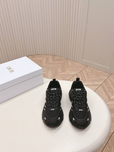 出厂 ，情侣款 迪奥 Dior 新款休闲运动鞋跑鞋老爹鞋 真的酷毙了，未来感十足原版完美复刻！全对版材质 模具！女码35-40，男码38-44