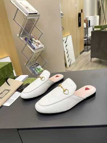 出厂价 皮底 Gucci 古奇 光面半拖 ，鞋面材质 皮面，内里垫脚全羊皮，系列拖鞋已成为gucci系列的主打单品，别出心裁而充满摩登气息，配饰是对马衔扣乐福鞋