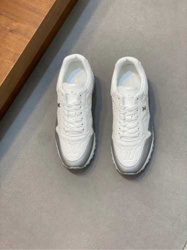 Loui* Vuitto* X Nike 潮酷男士休闲运动鞋，配色无敌，设计思路基本上是延续 The Ten 的风格，Swoosh 车线、鞋舌标签视觉效果相当熟