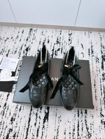 代购级出厂 小香24 A系列新款玛丽珍 单鞋 这一季香家小爆款！真的一眼爱了，经典拼色元素大logo完美搭配！水钻跟 真的超级有个性，是这款鞋子最大的亮点，醒目