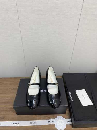 Chanel 24k 新款 玛丽珍 单鞋系列 平底芭蕾便鞋 专柜简直疯抢了，各大社交平台热门晒图，这期的走秀款绝对太帅了，绝对是这一季最热门的款式，专柜仙女们真