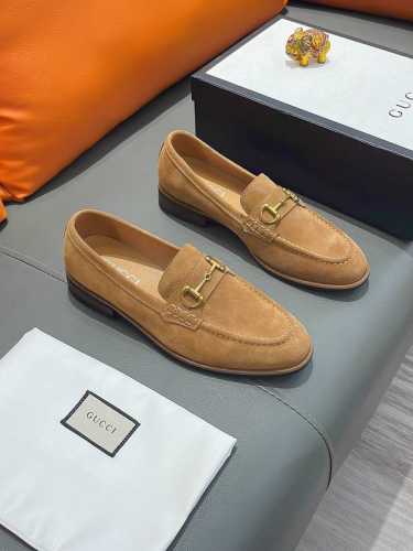 商品名称：Gucci 古驰 正规码数: 38-44 皮鞋 商品材料：精选 牛皮鞋面，柔软羊皮垫脚，原厂特供大底。