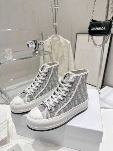 Dior迪奥Walk'n系列 老花 刺绣 厚底帆布鞋 休闲运动鞋 原版购入开发 做货 这款 Walk'n'Dior 厚底运动鞋是一款时尚单品，提升该系列的格调。