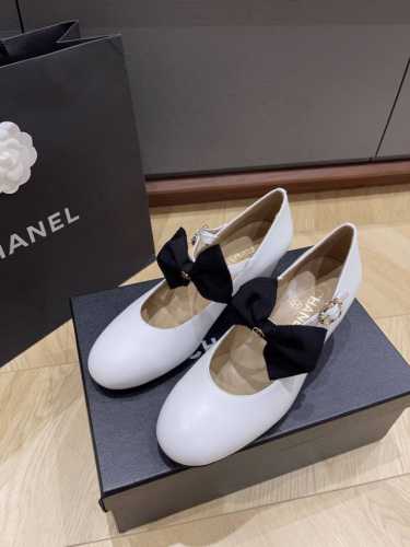 顶级版本 Chanel24 A手工坊 蝴蝶结 玛丽珍新 品最美系列 水钻 芭蕾单鞋 鞋面：进口牛绒，羊皮 水钻 内里：采用混种进口小羊皮 伸进去软软的哦 大底：