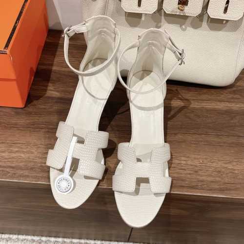 Hermes 爱马仕 蜥蜴纹系列 升级版本出！将经典延续 Hermès 坡跟凉鞋新配色爱马仕的坡跟凉鞋是我见过最简约最耐看最有气质的！！！任何风格都能hold住