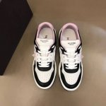 工厂价: Valentin* 华伦天 *One Stud系列厚底增高运动鞋，简约明快构造清爽新潮穿搭！衍缝格纹与超大铆钉，打造瞩目朋克风格，考究皮质构塑和简洁轮