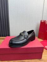 工厂价菲拉格慕. Ferragamo 男士厚底乐福鞋，最新爆款，1:1原单代购品质，顶级狠货，鞋面进口开边珠牛皮，手工立体缝线凸显是圆形鞋头设计，内里垫脚均采用