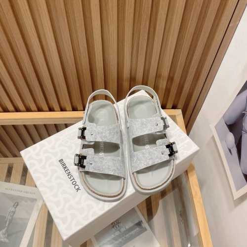 Birkenstock X Dior情侣款全球限量联名款，联名单品重新诠释 Tokio 穆勒鞋和 Milano 凉鞋这两款勃肯标志性单品，将实用功能与优雅风范相