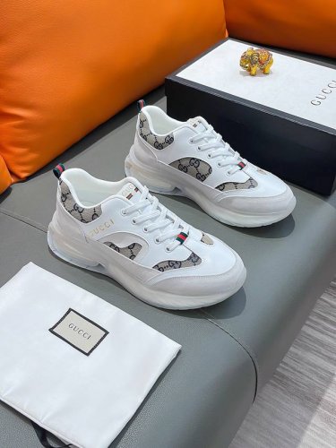 商品名称：Gucci 古驰 正规码数: 38-44 休闲鞋 商品材料：精选 牛皮鞋面，柔软绒毛内里；原厂大底。