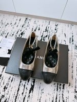 代购级出厂 小香24 A系列新款玛丽珍 单鞋 这一季香家小爆款！真的一眼爱了，经典拼色元素大logo完美搭配！水钻跟 真的超级有个性，是这款鞋子最大的亮点，醒目