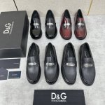 D&G 杜嘉-班纳 Dolce&Gabban* 莫卡辛便鞋 男士乐福鞋皮鞋 以全新版本创意呈现 D G金属logo标志性标牌装饰别具一格 风格优雅考究，鞋面横带