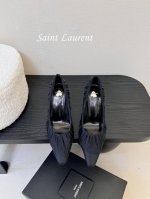 Saint Laurent 圣罗兰Lee金属钻链条尖头高跟鞋YSL姐姐的美丽尤物高跟鞋 又是人间圣罗兰 Rose同款的高跟鞋化很好修饰脚型，奢华金属链 这几年S