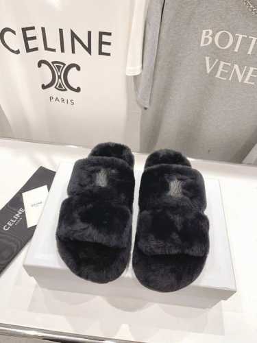 市场高版本 Celine 塞琳 2024新款羊毛拖鞋 这一季的赛琳又让我重新爱了它一次！这季节美鞋太多这款毛拖真的是让我无法自拔真太可爱了～ 毛茸茸的羊毛是选用