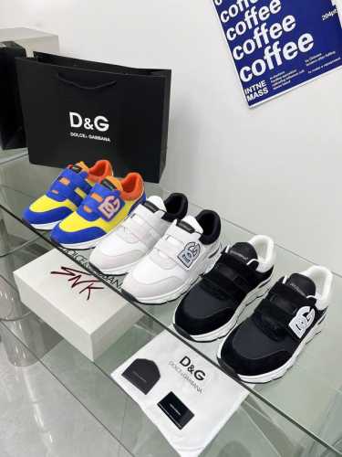 2024高端版本高质量原单品质 D0Lce & Gabbana 今年的主打款式 没有之一 超火超帅气的休闲鞋此款传承了d家一贯有点浮夸而不失时尚的风格 精湛的做