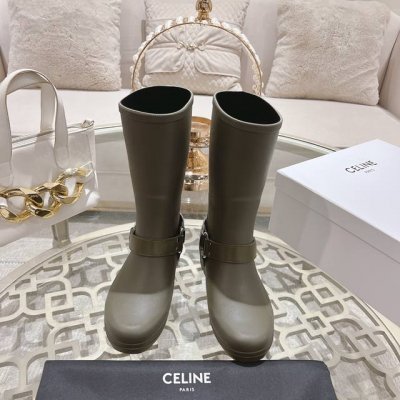 Celine 赛琳24Ss夏季网红明星爆款雨靴系列 入手一款本季颜值爆表雨靴，国内专柜个位数限量，不是vic完全是拿不到的，我真是太幸运了，真是大爱这雨靴，太喜