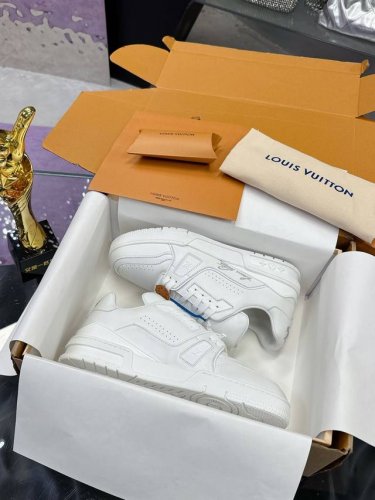 2025开春版 出货 专柜同步Louis Vuitton 驴家的爆款！Trainer板鞋，每个人都必须入的款，绝不后悔！超级百搭高级！什么衣服都好搭 最主要是超