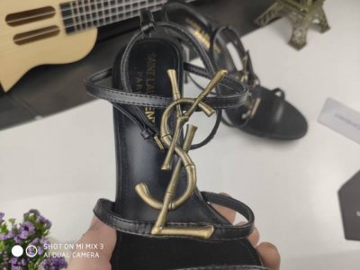 真皮底 Saint Laurent 圣罗兰、一字带凉鞋早春专柜同步最新款、YSL、Logo字母扣装饰经典上乘美艳力作 专柜最火春夏系列 兼备气质 时尚 经典耐看