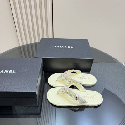 Chanel 25双C扣拖鞋 简约又不失甜美俏皮！ 立体电绣Logo，纯色面料清爽易搭，搭配扣子更加跟脚，内里羊皮 真皮大底 Size:35-40 40定做