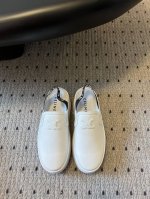 顶级品质P360 celine Ss25 New Arrival～ 塞琳春夏新款厚底松紧半拖 鞋面凯旋门Logo点缀，非常的醒目好看， 配上厚而不重的增高鞋底，
