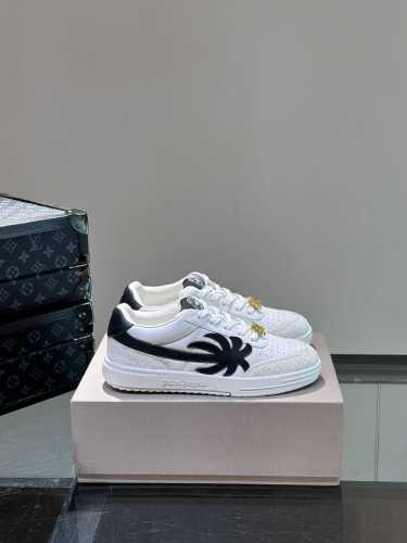 Palm Angel* 棕榈天使男士休闲运动板鞋，上脚舒适柔软 时尚百搭！采用头层牛皮鞋面拼接打造，美式复古风格，上脚时尚酷炫，非常值得入手一款休闲又运动的鞋履