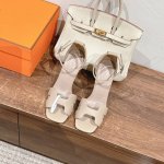 10.5cm组图 出厂价 Hermes 爱马仕 Joy 105高跟凉鞋 时尚又百搭 搭配H鞋头 超级舒服 每个细节都做到极致 搭配同色调标志性纯鞋扣 设计简约流