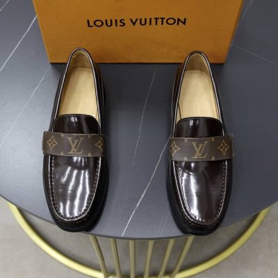 原单品质：出厂价 品牌：LV路易威登 尺码：男码39-44 45定做 等级：官网同款 高端男鞋 材料：原版牛皮 牛皮内里、原版大底 款式类别：休闲正装皮鞋 时尚
