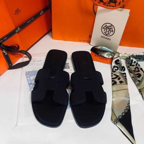 顶级品质 上新hermes 水晶钻blingbling系列 超级有档次的一款贵妇h拖鞋，绝对人手一对。 100%购入正品1：1定制，楦型、原模具、皮料，都专为这