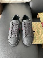 出 Gucci Ace系列新款小白鞋 全新升级环保牛皮柔软舒适 系带搭配ace金属标牌全新系列呈现特色低帮设计 大底厚3Cm Tpu大底上脚非常舒适轻便！透气水