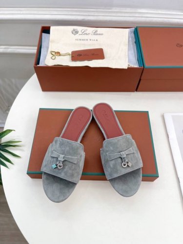 Loro Piana 乐悠翩雅 代购级别2025春夏新品 Summer Charms 经典金属吊坠羊猄面拖鞋 LP是意大利顶级奢侈品牌 低调奢华 设计都是一贯纯