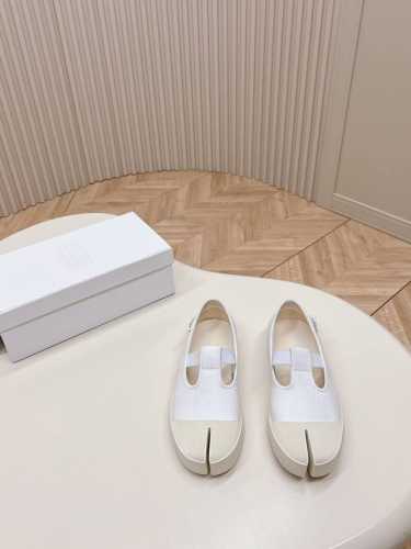 布面 ，皮面 ，Maisonmargiela 马吉拉 Mm6 分趾鞋休闲小白鞋！文艺风，靓丽多彩少女感扑面而来，不容错过的时尚单品 简单又有格调的美 跑量扛把子