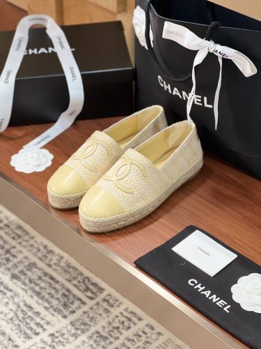 冲量价 夏威夷假日系列24新色款 Chanel香奈儿新麻绳底渔夫鞋。鞋面采用进口印花布，内里垫为丝绸羊皮，超柔软绵羊垫脚，原版注胶半透明橡胶原色麻底。Size：