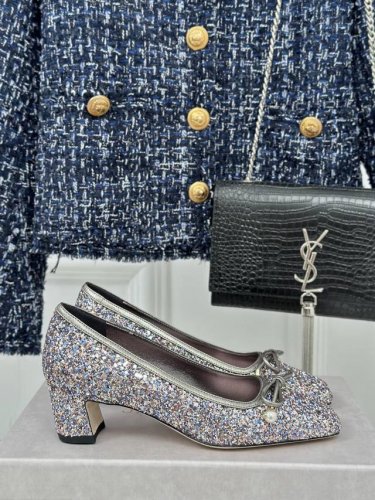 厂价 Jimmy Choo｜周仰杰经典蝴蝶结 珍珠粗跟芭蕾舞鞋单鞋 Jc家永恒经典之作 简约设计 满满的少女风 既摩登又复古的味道 整体版型没有什么花里胡哨的搭