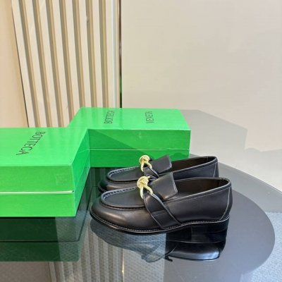 Bottega Venet* 女士astaire乐福鞋 原版一比一做法 一致五金 当今流行的又一趋势 天花板啦 3色百搭 精致平底 包裹面料 同色跟皮 用心设计