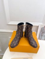 Lv 路易威登 24 秋冬新品 顶级版本 专柜主打最新款westside金属弹簧扣及裸靴系列 硬货上新 代购级别！高级感十足！国内外博主刷爆的一款，复古又时髦