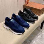 新款: 厂价: Boss* 最新爆款休闲鞋，顶端品牌奢侈～代购，顶级～质量。鞋面選用进口透气牛皮搭配材质透气羊皮垫脚 精细做工。原版个性时尚柔软橡膠耐磨防滑大底